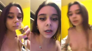 Amiga borracha hace videollamada desnuda y se toca frente a todos xD