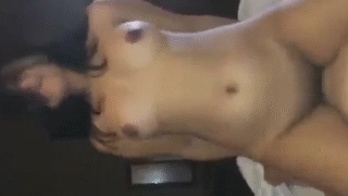 la morrita colegiala se ensarta solita y gime deliciosa