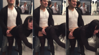 amigos borrachos se meten al baño del bar a coger mientras que otro los graba